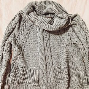 Soft, loose pullover cozy knit sweater!